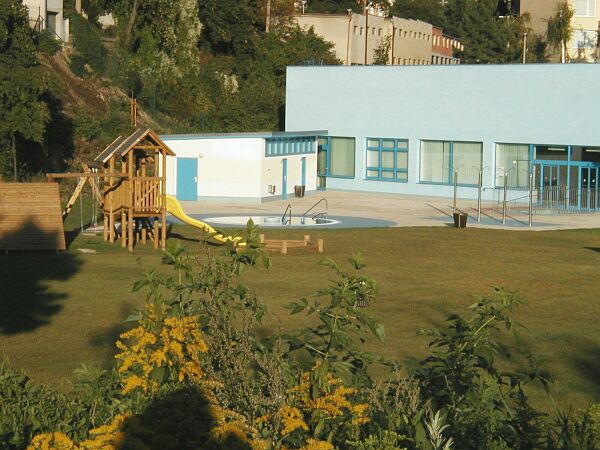 Aquacentrum Teplice - venkovní slunění, sauna a minigolf, vestavba vířivek, vnější ochlazovací bazének - po realizaci 02