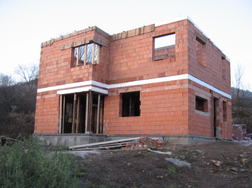 Výstavba RD Bystřany - dokončená hrubá stavba patra