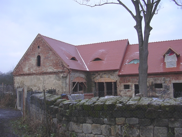 Rekonstrukce barokní fary a stodol - Jezvé u Č. Lípy - rekonstrukce stodol - postupná proměna