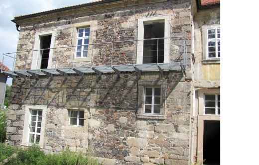 Rekonstrukce barokní fary a stodol - Jezvé u Č. Lípy - nová pavlač