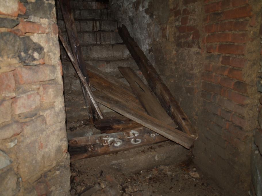 Muzeum v Teplicích, Zámecké podzemí-původní schodiště