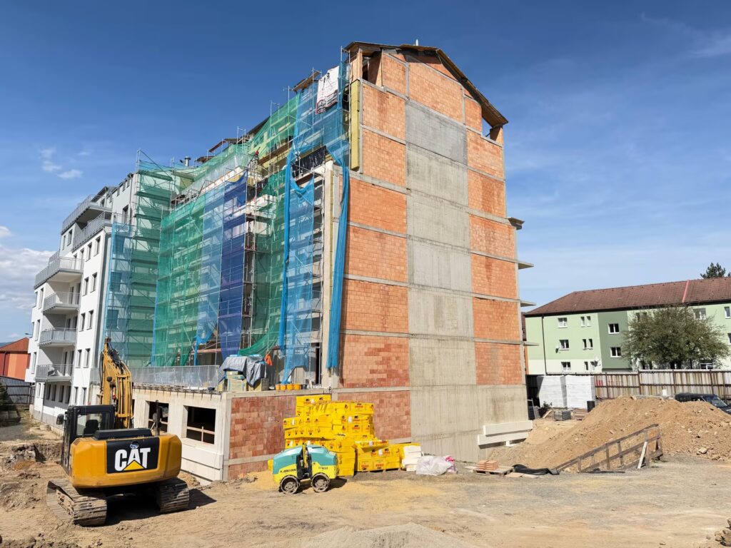 Výstavba 2.BD Šumavská, Karlovy Vary, duben 2026